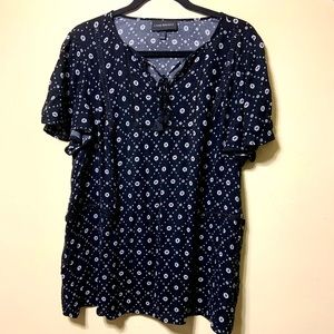Lane Bryant blk snd white top